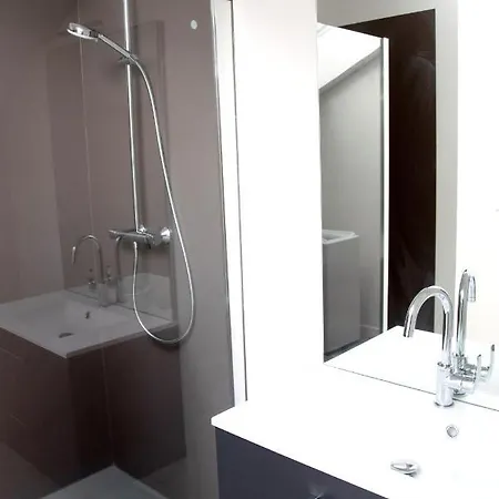 Elegante A Avec Piscine Privee Panissieres